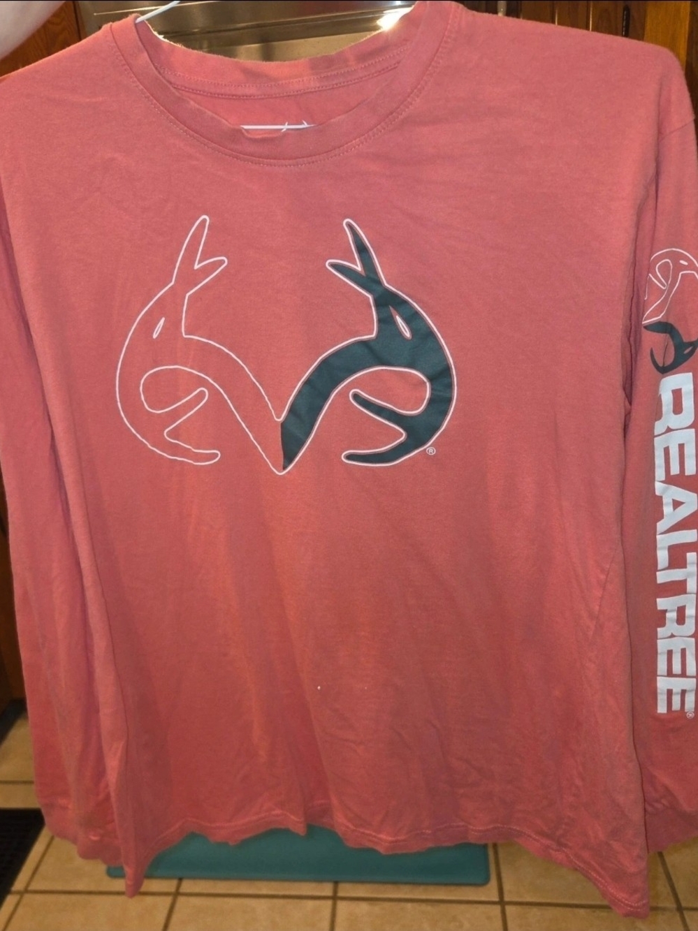 Realtree Long Sleeve Logo Tee in Coral